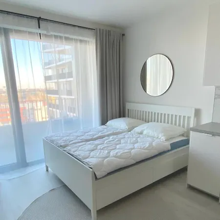 Bris Apartment, 1-2 Guests, Free Parking & Wifi, 4km Downtown, Apartment Bratislava