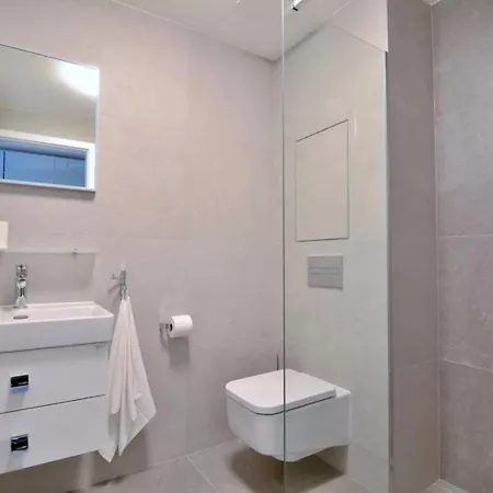 Bris Apartment, 1-2 Guests, Free Parking & Wifi, 4km Downtown, Apartment *