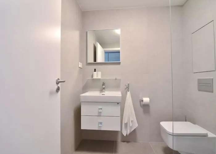 Bris Apartment, 1-2 Guests, Free Parking & Wifi, 4km Downtown, Bratislava