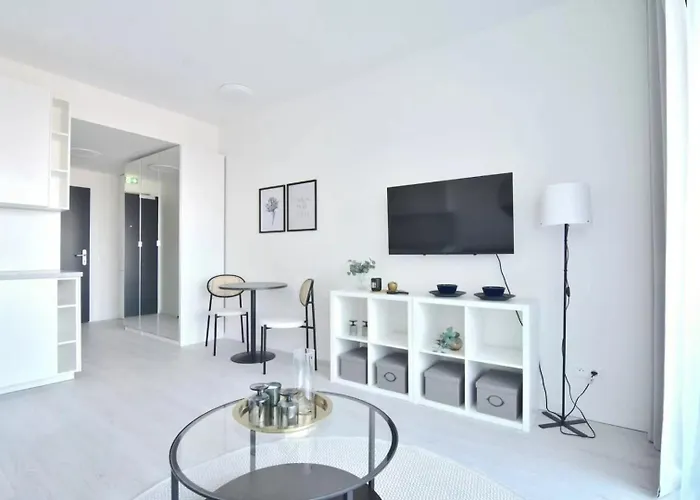 Bris Apartment, 1-2 Guests, Free Parking & Wifi, 4km Downtown, Apartmán Bratislava