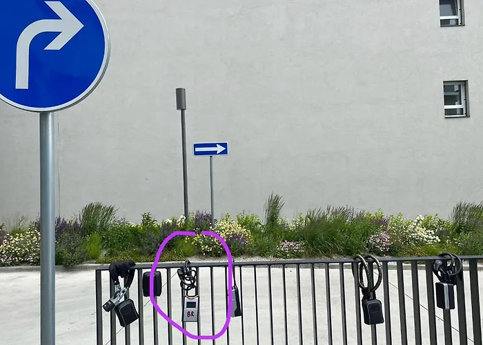 Bris Apartment, 1-2 Guests, Free Parking & Wifi, 4km Downtown,